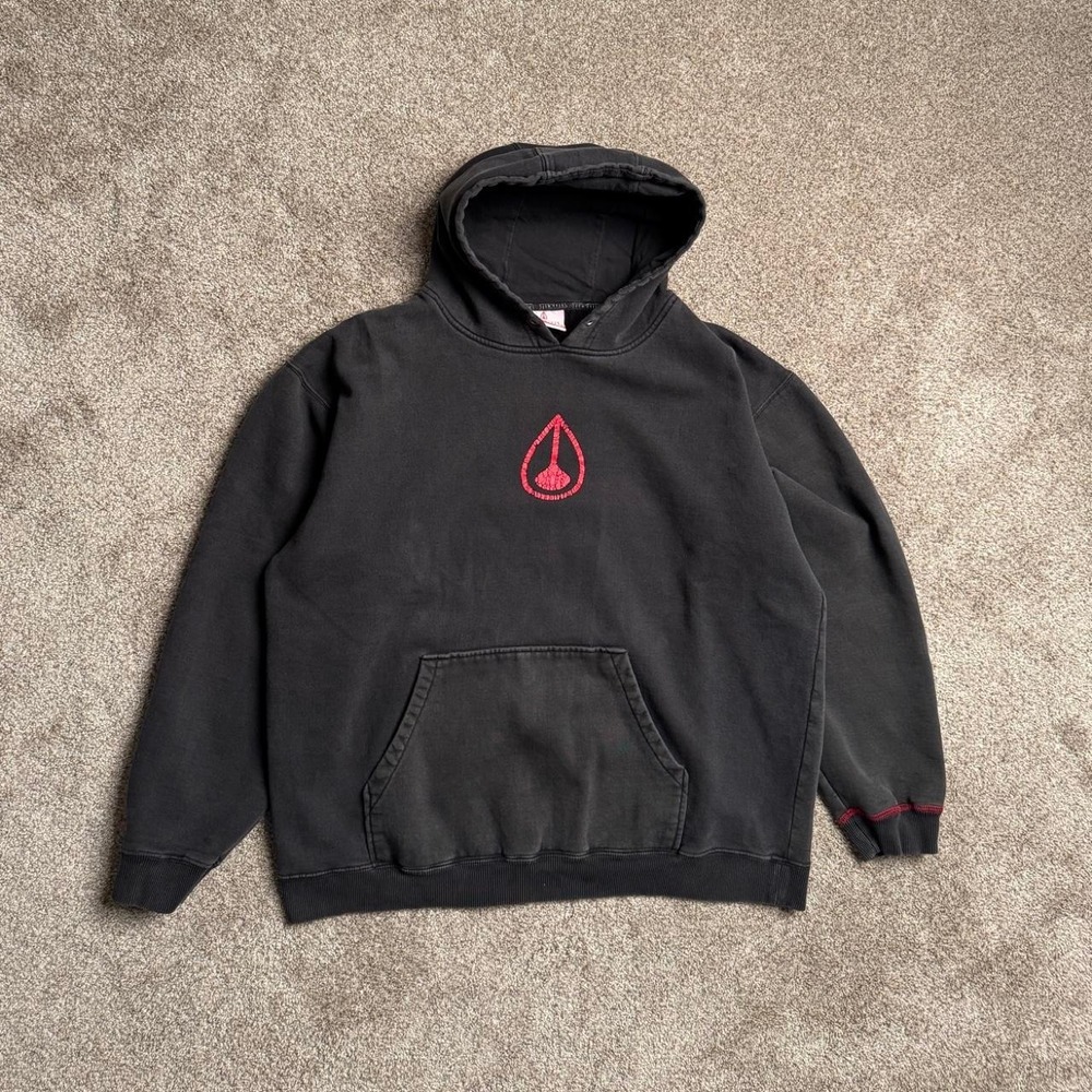 FADED BLACK NIXON GRAPHIC HOODIE